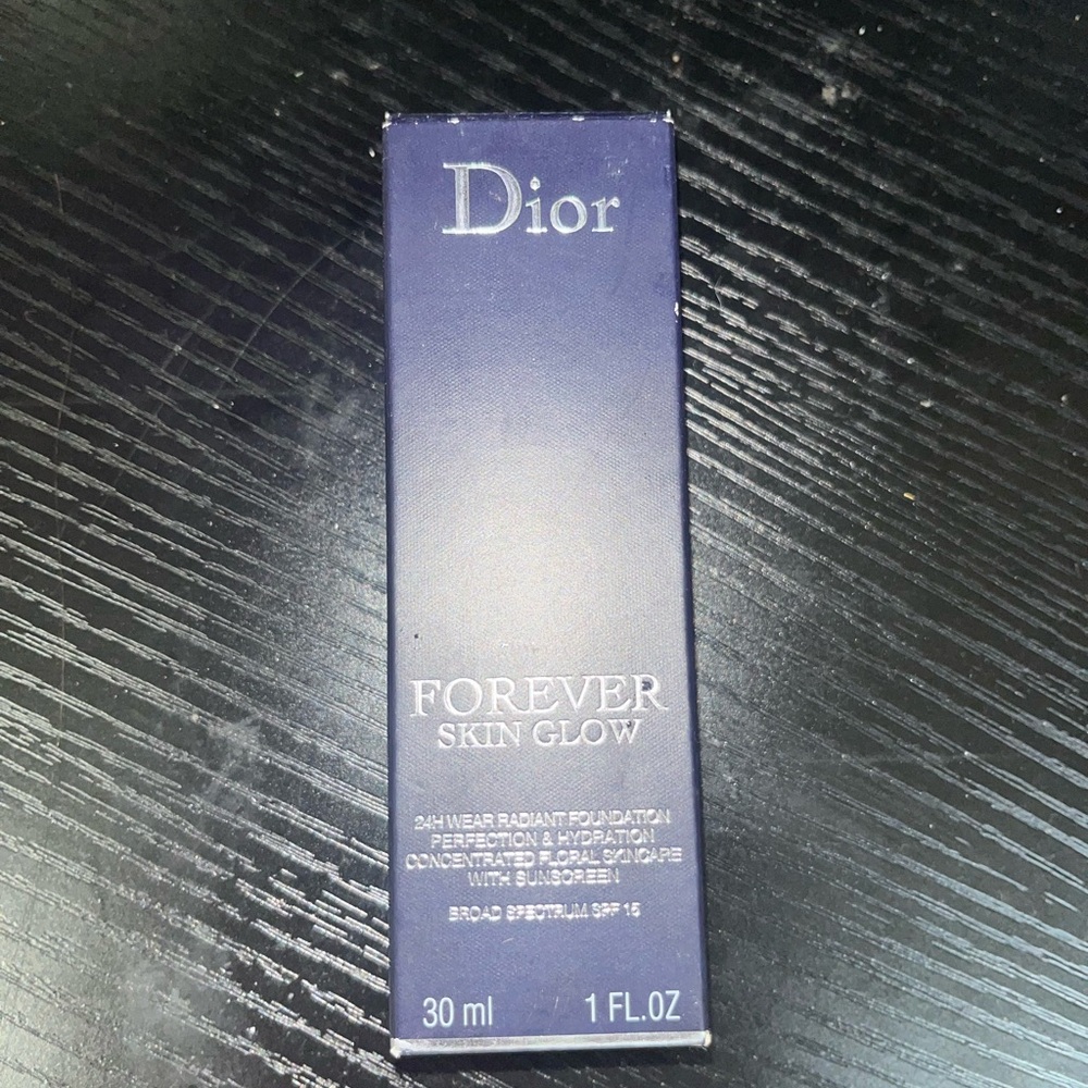 DIOR Forever Skin Glow Foundation - 7W